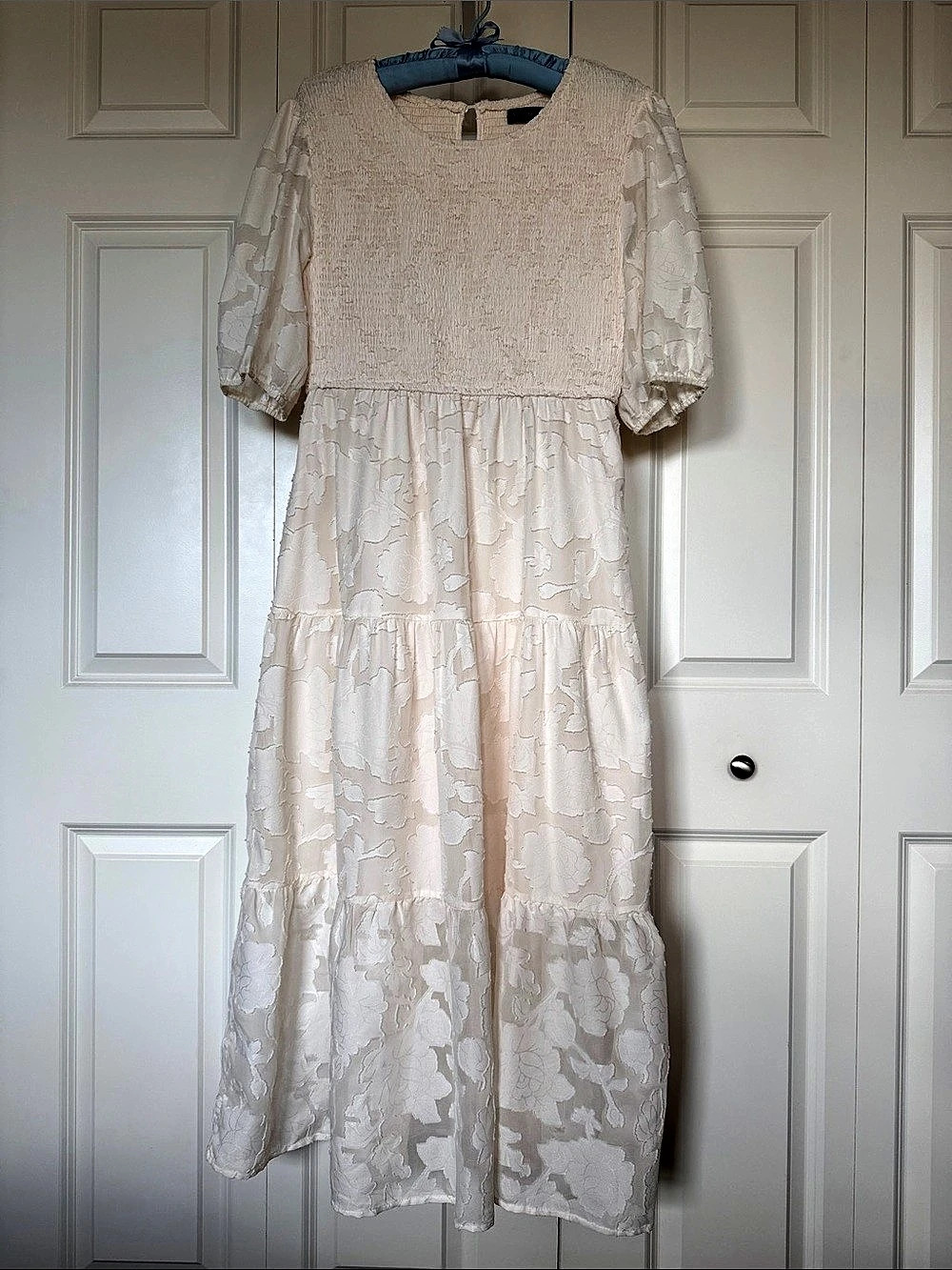 MEROKEETY Short Sleeve Smocked Tiered Midi Dress Cream & White Sz Large